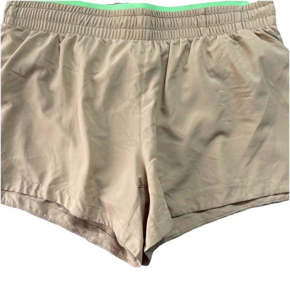 Fabletics The Breath Run Shorts Khaki Athleisure Sport Workout Running Large NWT - Picture 4 of 8
